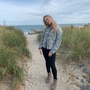 Meet your Posher, anna